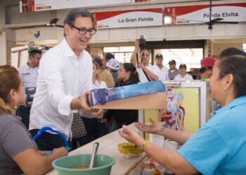 Erasmo González comparte la tradicional “Rosca de Reyes” en Ciudad Madero, Tamaulipas