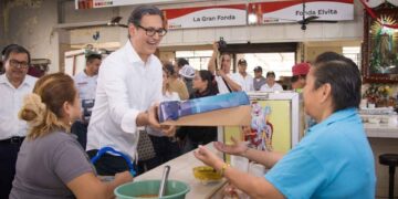Erasmo González comparte la tradicional “Rosca de Reyes” en Ciudad Madero, Tamaulipas