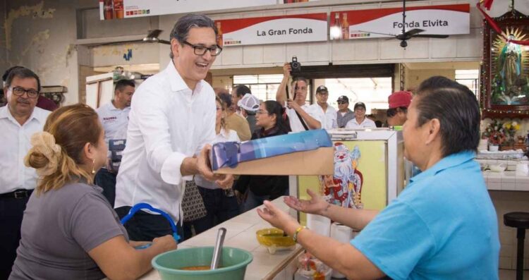 Erasmo González comparte la tradicional “Rosca de Reyes” en Ciudad Madero, Tamaulipas