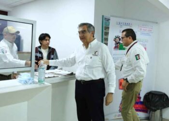 Da bienvenida Américo a repatriados y recorre Centro de Atención en Reynosa