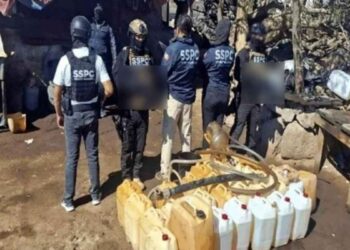 Decomisan 5 mil Decomisan 5 mil litros de combustible extraído de manera ilegal en la carretera México-Querétaro