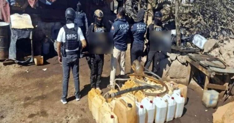 Decomisan 5 mil Decomisan 5 mil litros de combustible extraído de manera ilegal en la carretera México-Querétaro