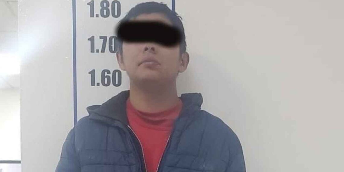 Detienen a hombre por agredir con un cuchillo a su esposa en Escobedo, Nuevo León