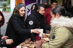 Distribuyen Municipio y DIF Victoria apoyos invernales
