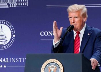 Donald Trump firma órdenes ejecutivas para reestructurar el Ejército estadounidense