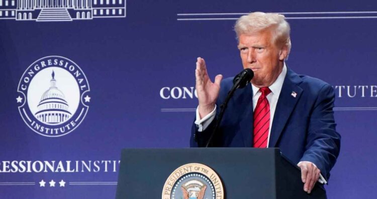 Donald Trump firma órdenes ejecutivas para reestructurar el Ejército estadounidense