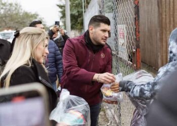 Entrega alcalde kits invernales en sectores más vulnerables de Matamoros