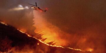 Equipo mexicano se une al combate de incendios en California