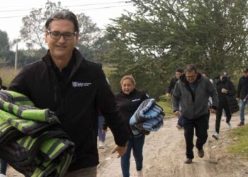 Erasmo entrega más cobertores a familias en vulnerabilidad de Ciudad Madero