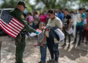 Estados Unidos suspende viajes de refugiados aprobados antes del plazo ¡Miles de refugiados son afectados!