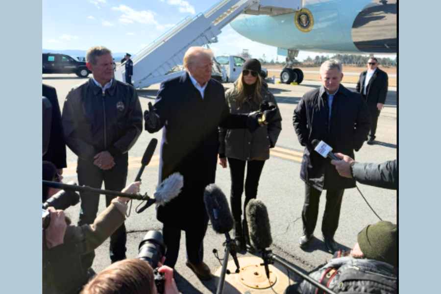 Exhibe la Casa Blanca las primeras imágenes de migrantes deportados por Trump