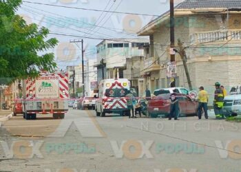 Fuerte choque entre automóvil y camioneta dejó a cuatro personas lesionadas