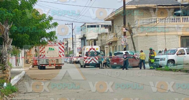 Fuerte choque entre automóvil y camioneta dejó a cuatro personas lesionadas