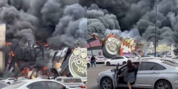 Fuerte incendio consume el Casino Royal Park en Culiacán, Sinaloa