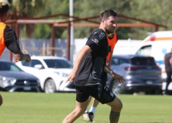 Gignac abandona entrenamiento por molestia muscular y es duda contra chivas