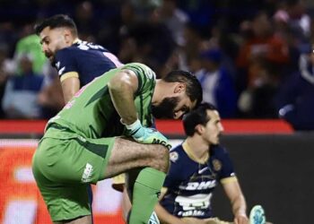 Gil Alcalá se despide de Pumas tras no consolidarse como titular