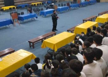 Guardia Estatal Cibernética imparte capacitación contra delitos cibernéticos en escuela de Tampico