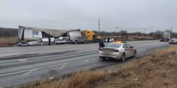 Guardia Estatal atiende accidente en el Libramiento México II, en Nuevo Laredo