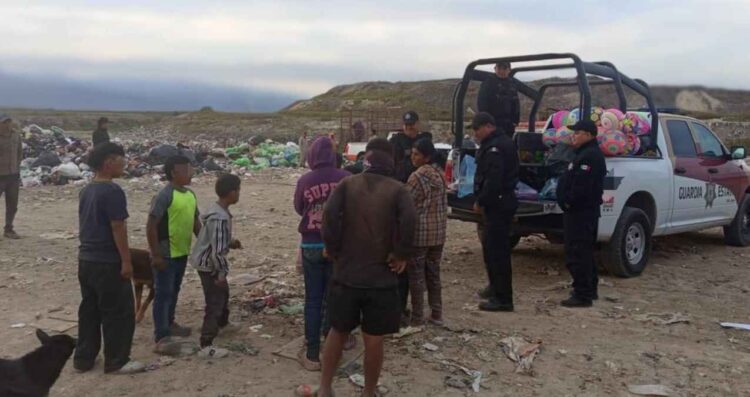 Guardia Estatal regala juguetes y dulces a menores de Ciudad Victoria