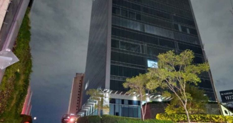 Hombre pierde la vida tras caída en obra en construcción en Guadalajara