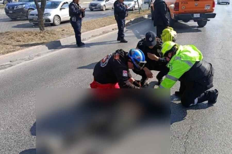 Hombre sufre lesiones tras lanzarse desde un puente peatonal en Guadalupe, Nuevo León