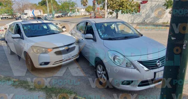 Imprudente conductor ignora semáforo y choca lateralmente en Ciudad Victoria