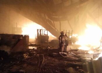 Incendio en bodega de Escobedo, Nuevo León deja cuatro lesionados