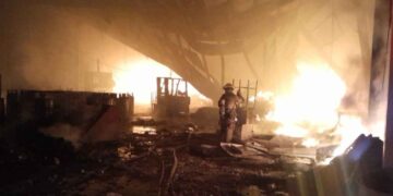 Incendio en bodega de Escobedo, Nuevo León deja cuatro lesionados