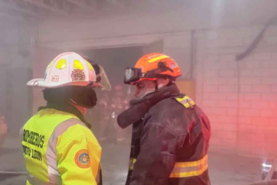 Incendio plaza comercial Monterrey