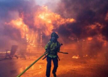 Incendios en California desatan caos, evacuaciones y pánico – VIDEOS