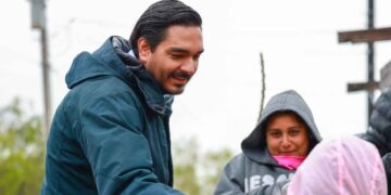 Inició Carlos Peña Ortiz Imparable Programa de Becas en visita casa por casa
