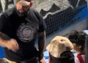 Integrante de la porra "Terroraizer" corre a joven de las gradas en un partido con causa en Altamira VIDEO 