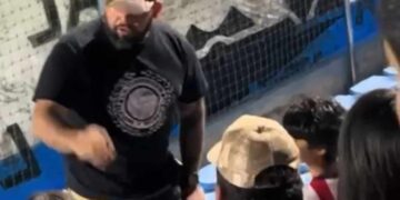 Integrante de la porra "Terroraizer" corre a joven de las gradas en un partido con causa en Altamira VIDEO 