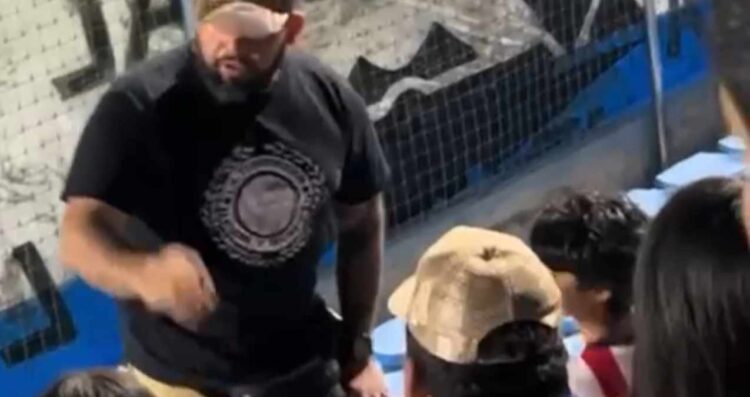 Integrante de la porra "Terroraizer" corre a joven de las gradas en un partido con causa en Altamira VIDEO