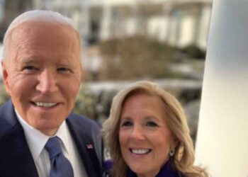 Joe Biden se despide de la Casa Blanca con una última foto oficial y recibe a los Trump