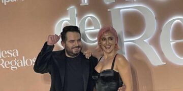 José Eduardo Derbez y Cassandra Sánchez-Navarro presentan su nueva comedia romántica