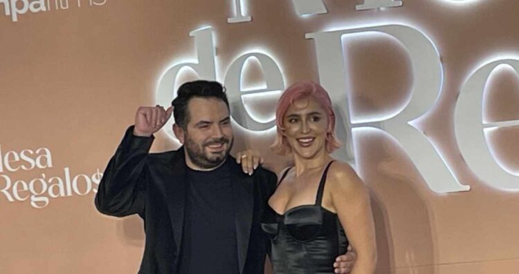 José Eduardo Derbez y Cassandra Sánchez-Navarro presentan su nueva comedia romántica