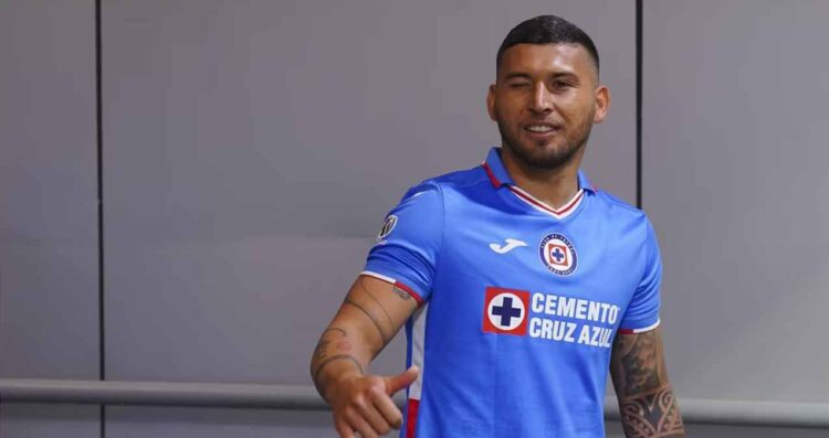 Juan Escobar se despide de Cruz Azul tras años de éxitos y títulos