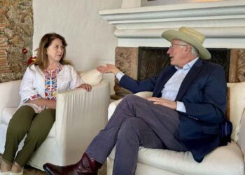 Ken Salazar llevó a cabo su última conferencia