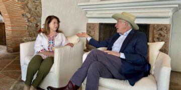 Ken Salazar llevó a cabo su última conferencia