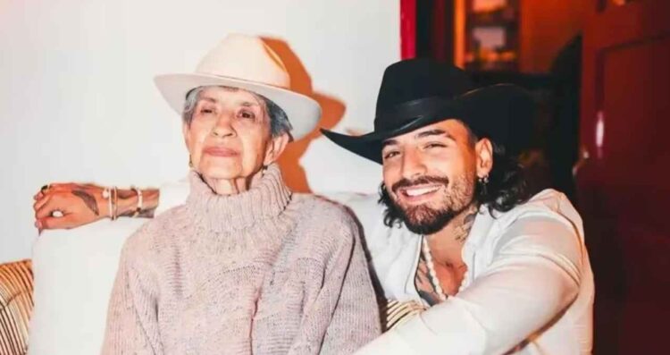 Maluma despide abuelita fotografía