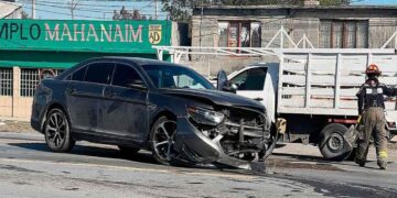 Maniobra evasiva termina en choque frontal en Nuevo Laredo, Tamaulipas