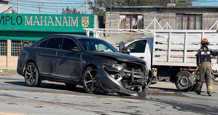 Maniobra evasiva termina en choque frontal en Nuevo Laredo, Tamaulipas