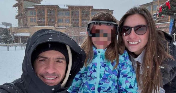 Mauricio Ochmann disfruta de unas vacaciones con sus hijas