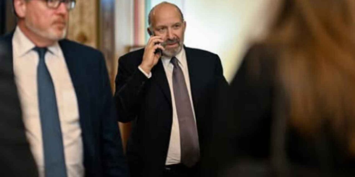 México podría evitar aranceles si combate migración y fentanilo: Secretario de Comercio de EU, Howard Lutnick