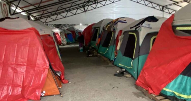 Migrantes en Matamoros enfrentan riesgo por bajas temperaturas la próxima semana