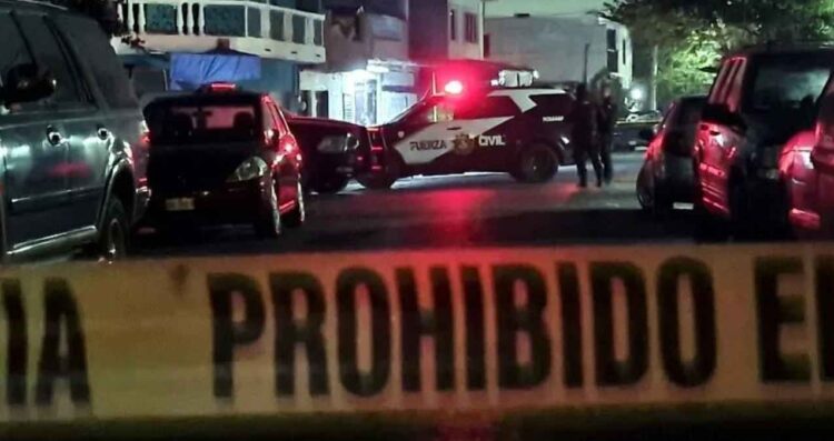 Motociclista muere tras estrellarse contra un poste de la CFE en García, NL