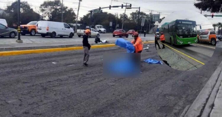 Motociclista pierde la vida al ser impactado por un camión de Ecovía en Guadalupe, NL