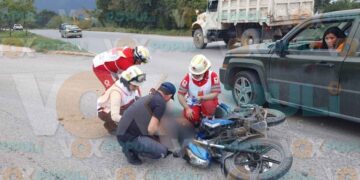 Motociclista queda lesionado tras ser impactado por una camioneta en Ciudad Victoria