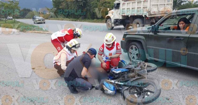Motociclista queda lesionado tras ser impactado por una camioneta en Ciudad Victoria